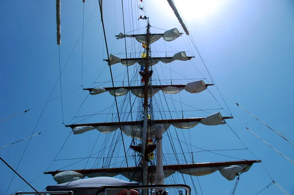 yelkenli gemi direği Cadiz, Andalusia içinde. İspanya. Europe