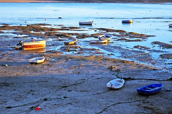 Рыбацкие Лодки Пляже Калета Заливе Столицы Андалусии Кадиса Испании Европа — стоковое фото