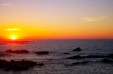Cadiz şehri, Andalusia Körfezi kıyısında günbatımı. İspanya. Europe