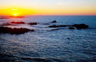 Cadiz şehri, Andalusia Körfezi kıyısında günbatımı. İspanya. Europe