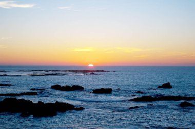 Cadiz şehri, Andalusia Körfezi kıyısında günbatımı. İspanya. Europe