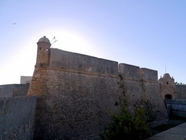 Watchtower Beach Cadiz Körfezi, Andalusia içinde Santa Catalina Kalesi'nin yanında. İspanya. Europe.