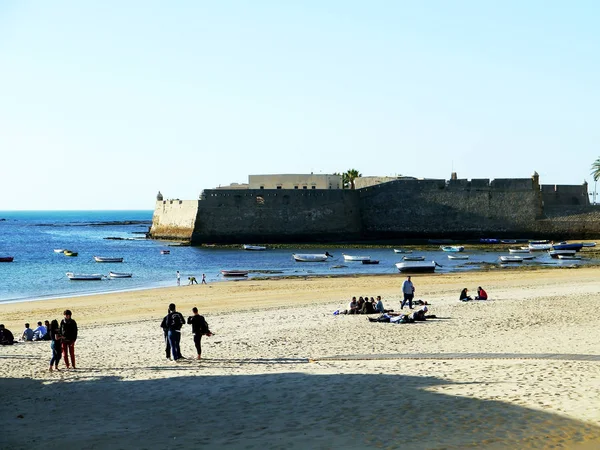 Pessoas Tomando Banho Sol Praia Caleta Baía Capital Cádiz Andaluzia — Fotografia de Stock