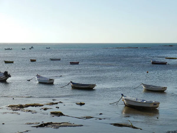 Barche Pesca Sulla Spiaggia Caleta Nella Baia Della Capitale Cadice — Foto Stock