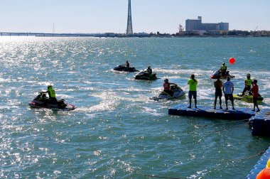 23 Eylül yarışlarında su bisikleti rakip, Cadiz başkenti, Endülüs Körfezi 'nde 2018. İspanya. Avrupa