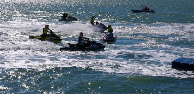 23 Eylül yarışlarında su bisikleti rakip, Cadiz başkenti, Endülüs Körfezi 'nde 2018. İspanya. Avrupa