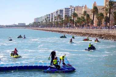 23 Eylül yarışlarında su bisikleti rakip, Cadiz başkenti, Endülüs Körfezi 'nde 2018. İspanya. Avrupa