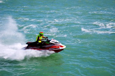 23 Eylül yarışlarında su bisikleti rakip, Cadiz başkenti, Endülüs Körfezi 'nde 2018. İspanya. Avrupa