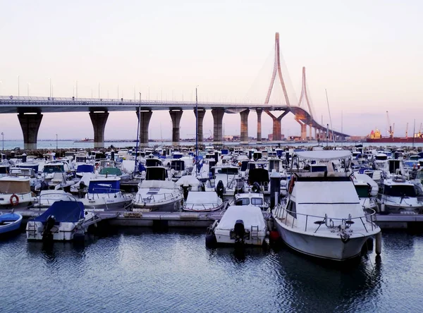 Fiske Båtar Solnedgången Vid Puente Constitucin Som Kallas Pepa Viken — Stockfoto