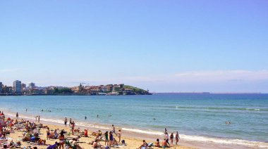 Gijon, Asturias sahilinde plaj. İspanya. Avrupa