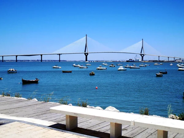 Barcos Pesqueros Atardecer Puente Constitución Llamado Pepa Bahía Cádiz Andalucía —  Fotos de Stock