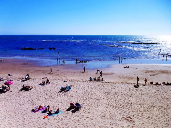 Pessoas Tomando Sol Pôr Sol Praia Baía Cdiz Andaluzia Espanha — Fotografia de Stock