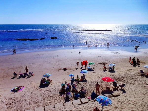 Pessoas Tomando Sol Pôr Sol Praia Baía Cdiz Andaluzia Espanha — Fotografia de Stock