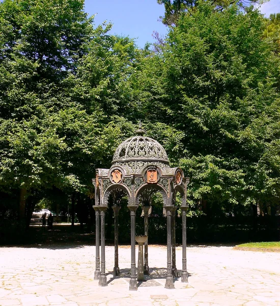 Toldo Pérgola Antiguo Mirador Árabe Con Fuente Agua — Foto de Stock