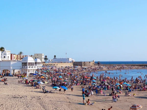 Pessoas Tomando Sol Pôr Sol Praia Caleta Baía Cádiz Andaluzia — Fotografia de Stock