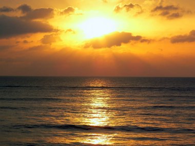 Endülüs, Cadiz kentinde sahilde gün batımında arka aydınlatma. İspanya