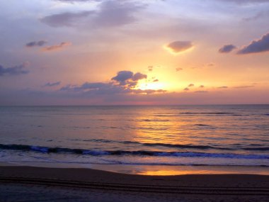 Endülüs, Cadiz kentinde sahilde gün batımında arka aydınlatma. İspanya