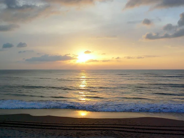 Retroilluminazione Tramonto Sulla Spiaggia Nella Città Cadice Andalusia Spagna — Foto Stock