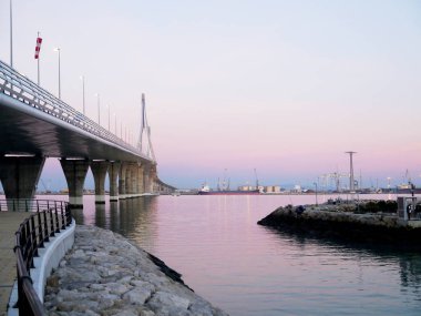Cadiz, Endülüs Körfezi 'nde, La Pepa denilen Anayasa Köprüsü. İspanya. Avrupa