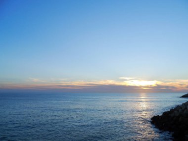 Endülüs, Cdiz kentinin defne plajının kıyısında günbatımı. İspanya. Avrupa