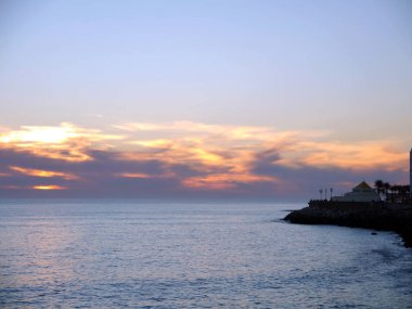 Endülüs, Cdiz kentinin defne plajının kıyısında günbatımı. İspanya. Avrupa