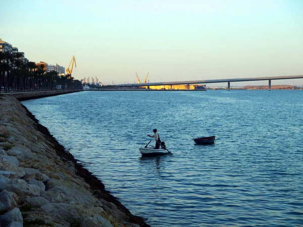 Fiske Båtar Solnedgången Vid Puente Constitucin Som Kallas Pepa Viken — Stockfoto