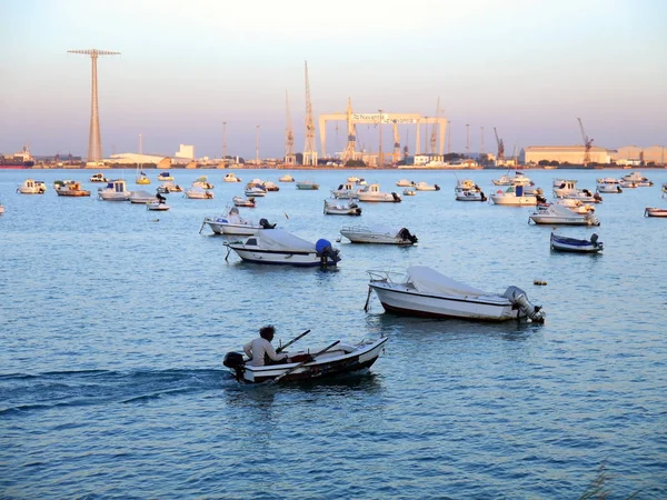 Barcos Pesqueros Atardecer Bahía Cdiz Andalucía España — Foto de Stock