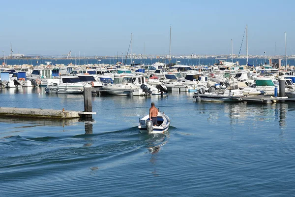 Fiskebåtar Bredvid Konstitutionsbron Kallad Pepa Kusten Huvudstaden Cdiz Andalusien Spanien — Stockfoto