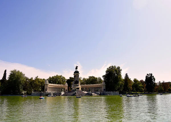 Monumento Alfonso Xii Jardín Del Parque Del Retiro Madrid España — Foto de Stock