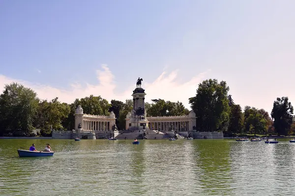 Monumento Alfonso Xii Jardín Del Parque Del Retiro Madrid España — Foto de Stock