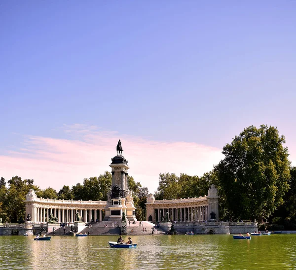 Pomnik Alfonsa Xii Ogrodach Parku Retiro Madrycie Hiszpanii Europie Września — Zdjęcie stockowe