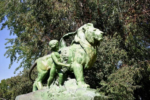 León Jardín Del Parque Del Retiro Madrid España Europa Septiembre — Foto de Stock