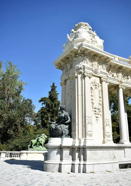 Monumento Alfonso Xii Nos Jardins Parque Retiro Madrid Espanha Europa — Fotografia de Stock