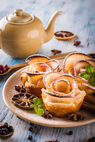 Verticale Foto Met Krokante Dessert Sweet Gemaakt Van Apple Segmenten — Stockfoto