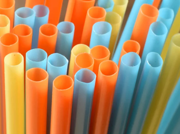 Palha de plástico coquetel colorido — Fotografia de Stock