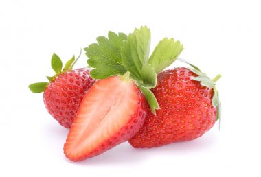 Kırmızı çilek olgun ve taze beyaz izole kapalı