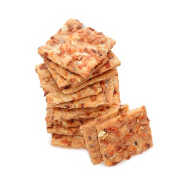 Beyaza izole edilmiş mısır gevreği yığını.