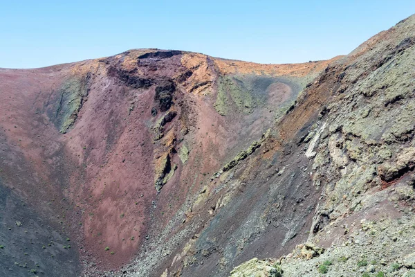Colorido paisaje volcánico del Parque Nacional de Timanfaya, Lanzarote, Islas Canarias, España — Foto de Stock