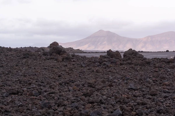 Paisagem vulcânica incrível no parque nacional de Timanfaya, Lanzarote, ilhas canárias, Espanha — Fotografia de Stock