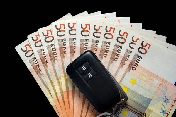 Coche clave en varios billetes de 50 euros — Foto de Stock