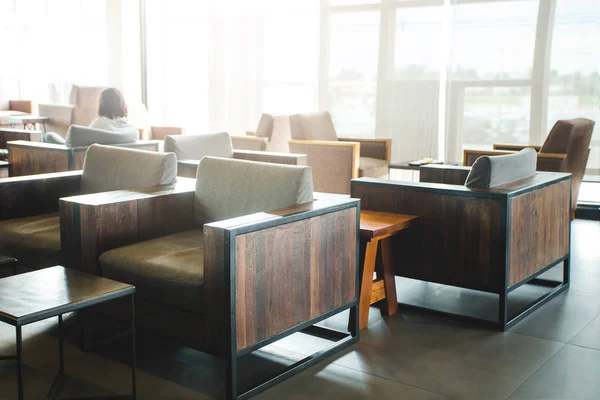 Eine Stuhlreihe im Restaurant — Stockfoto