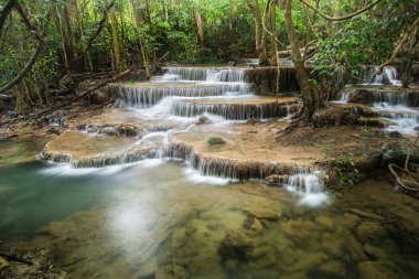 Huay Mae Kamin Şelalesi, K yağmur ormanlarında güzel şelale