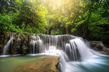 Huay Mae Kamin Şelalesi, K yağmur ormanlarında güzel şelale
