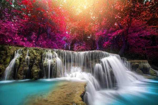 Cascade Huay Mae Kamin, belle cascade en forêt tropicale à K — Photo