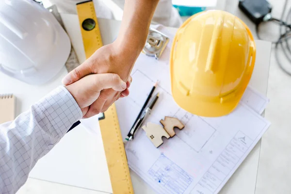 Mühendis ve Mimar konsepti, Mühendis Mimarlar ofis ekibi 