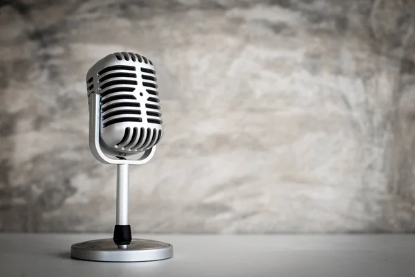 Retro microphone on Grunge old background — Stock Photo, Image