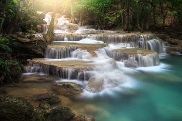Huay Mae Kamin vízesés, gyönyörű vízesés az esőerdőben K — Stock Fotó