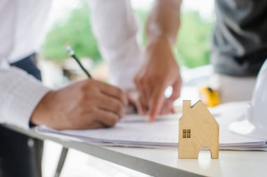 İş sanayi, Mühendis ve Mimar kavramı, Mühendis Ar