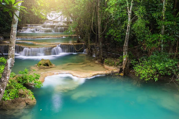 怀梅卡明瀑布，美丽的瀑布在热带雨林在K — 图库照片