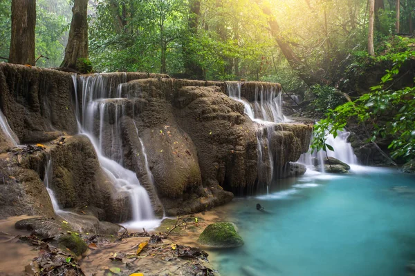 Huay Mae Kamin Cascata, bella cascata nella foresta pluviale a K — Foto Stock